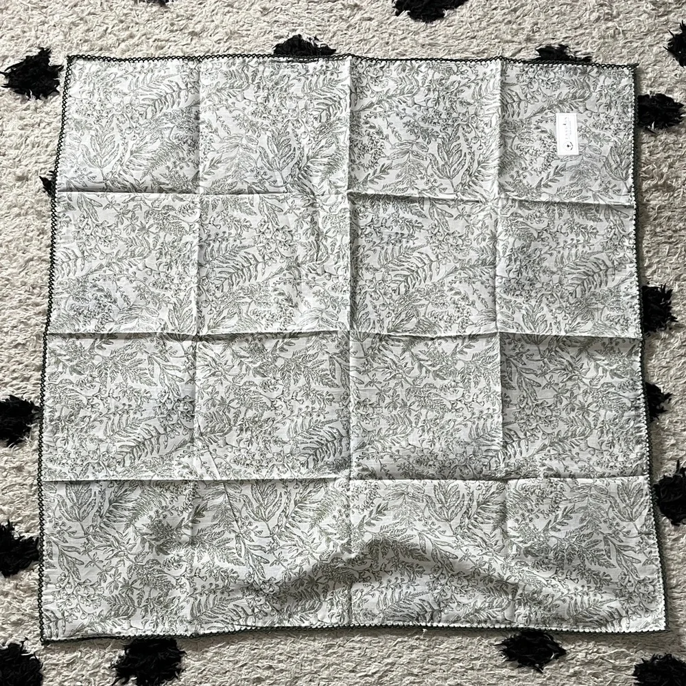 Elegant Gray Leaf Pattern scarf No brand 27x27